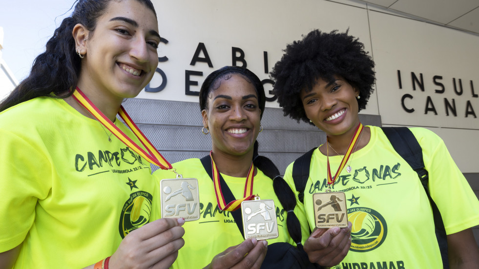 Un error en el embalaje hace campeonas de la Superliga masculina a las jugadoras del Hidramar