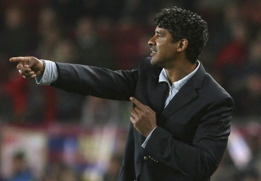 Rijkaard: "Xavi se ha convertido en el rey del fútbol"