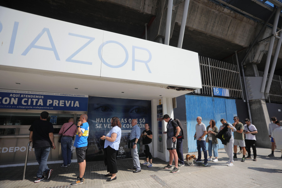 Colas reales y virtuales de casi una hora para comprar una entrada para el Depor-Castellón