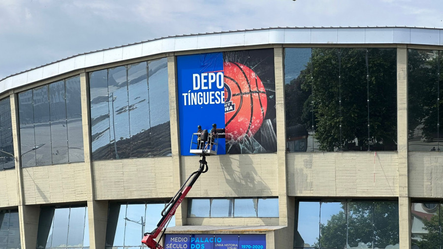 El Concello cubre el escudo del Leyma con un vinilo de apoyo al Depor