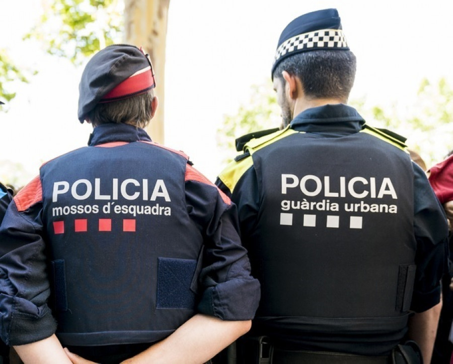 Los Mossos realizan una operación para desmantelar el grupo Casuals de hinchas del Barça