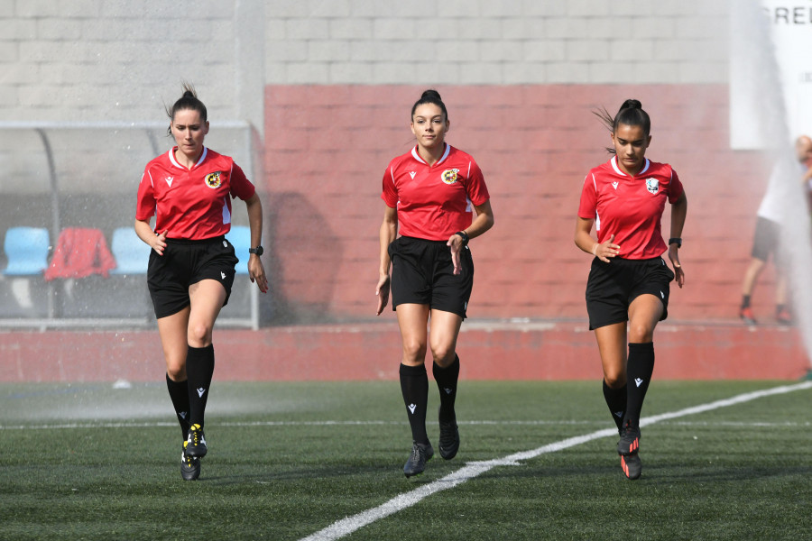 La coruñesa Eugenia Gil dirigirá partidos en Segunda Federación