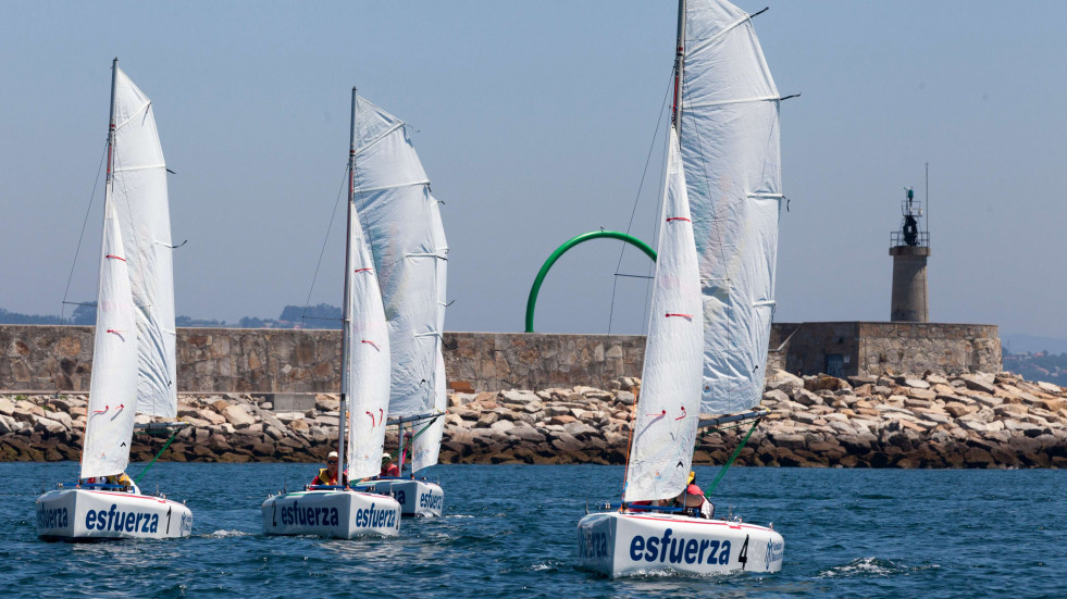 Más de 60 deportistas compiten en A Coruña en el VI Open Náutico Esfuerza