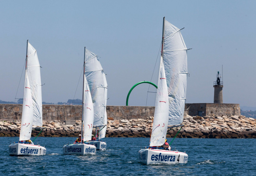 Más de 60 deportistas compiten en A Coruña en el VI Open Náutico Esfuerza