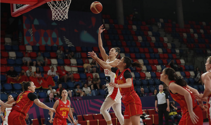 Conde ilumina a España ante Montenegro y deja todo abierto para la jornada final (78-57)