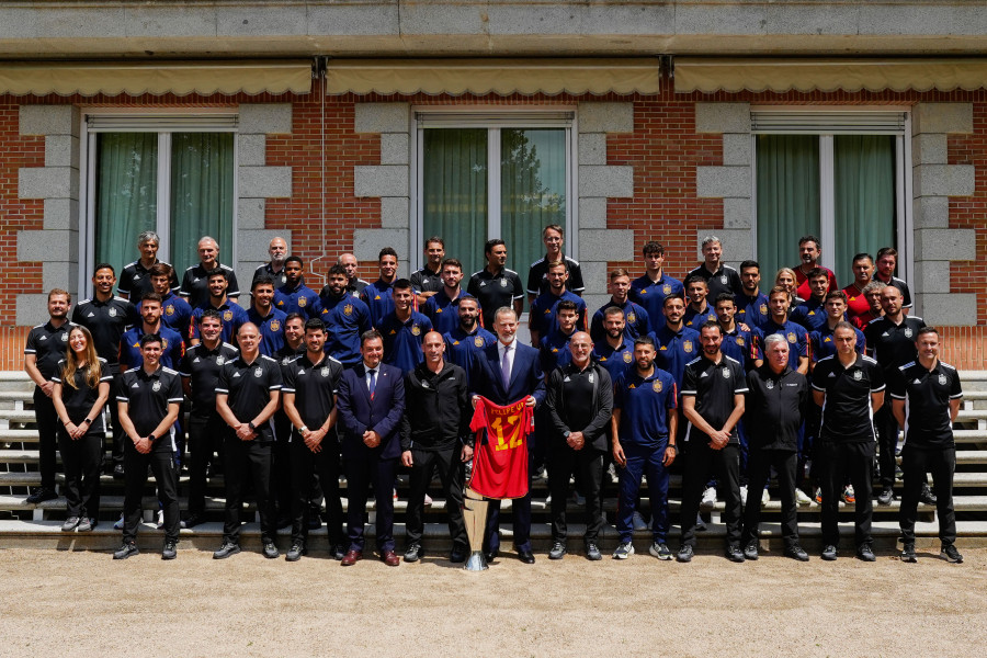 El rey recibe a la selección tras ganar la Liga de Naciones, quinto título de su historia