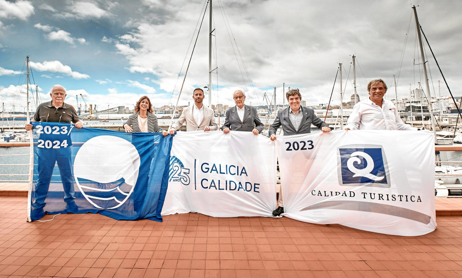 El Náutico coruñés  recibe las banderas Azul y ‘Q’ de calidad turística