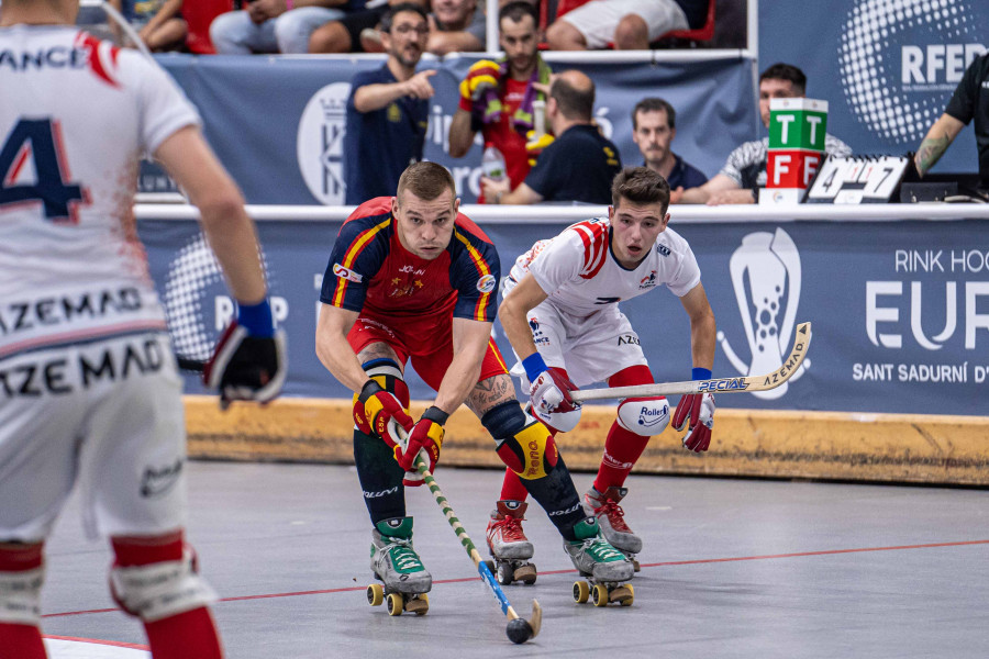 Carballeira, titular en el empate de España contra Francia (2-2)