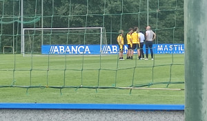 Massimo Benassi, en Abegondo, estuvo hablando con Idiakez