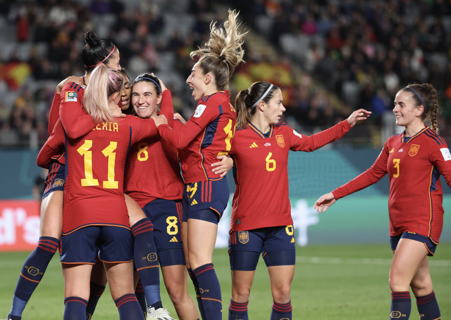 5-0: Con Alexia de vuelta y dobletes de Jenni y Alba, España sella su pase a los octavos del Mundial