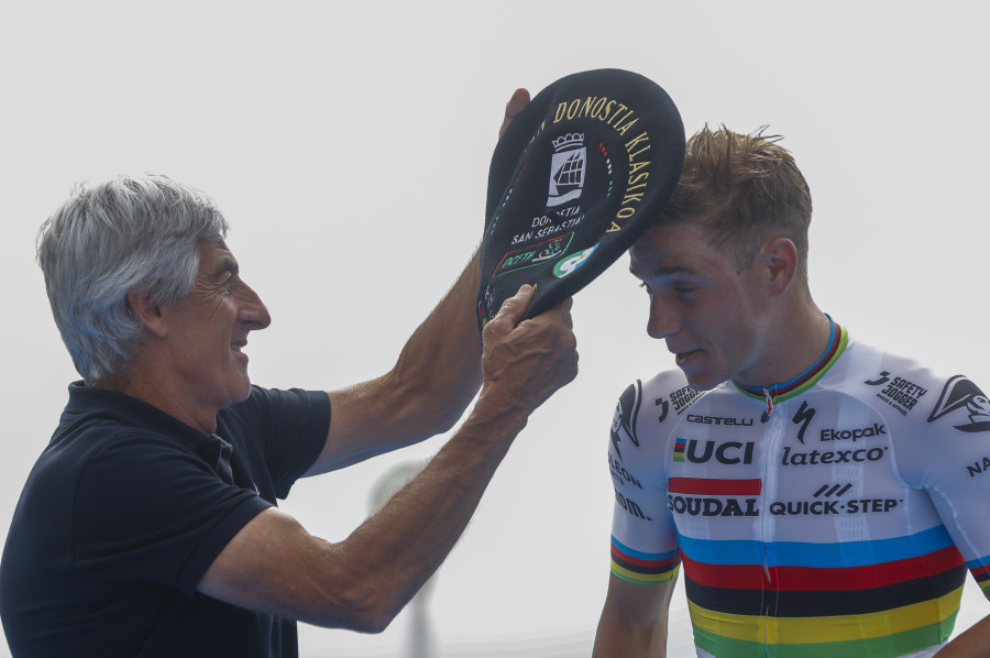 Remco Evenepoel suma su tercera Clásica San Sebastián al batir al sprint a Pello Bilbao