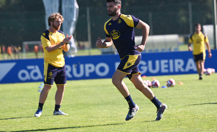 Los defensas Pablo Vázquez y Ximo Navarro completan el entrenamiento con el grupo