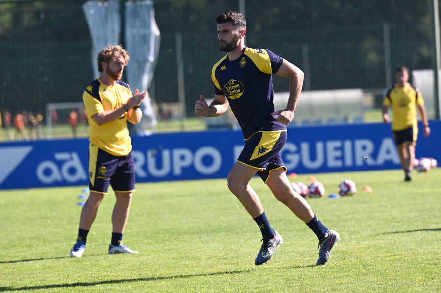 Los defensas Pablo Vázquez y Ximo Navarro completan el entrenamiento con el grupo