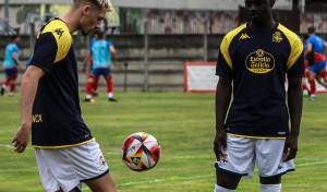 Jamie Bowden, suplente con el Fabril en el partido con el Betanzos