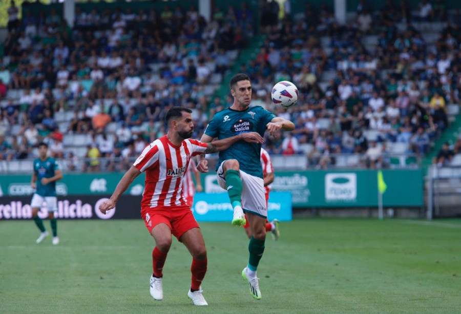 El Racing de Ferrol reestrena A Malata tumbando al Sporting (2-0)