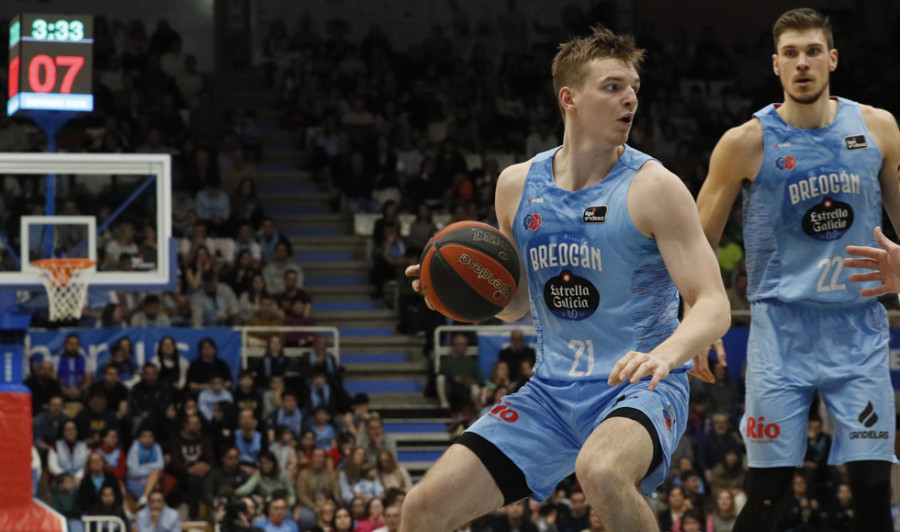 El Valencia tumba al Río  Breogán en el tercer cuarto (75-80)