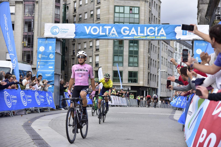 Samuel Fernández le regala la victoria al gallego Martín Rey