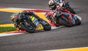 Bezzecchi vence, Martín acaba segundo y Bagnaia, por los suelos