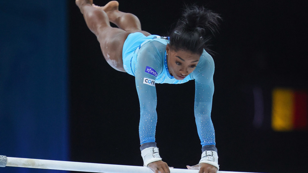 EEUU lidera el Mundial, con Biles grandiosa