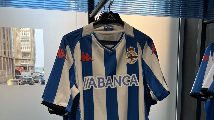 Las camisetas del Depor Abanca ya están disponibles en la tienda de Riazor