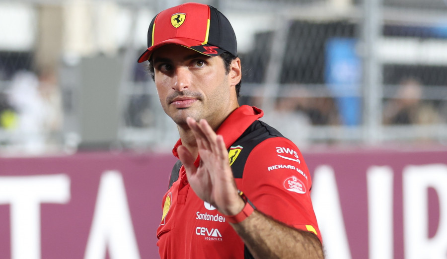 Sainz no sale en Qatar por una fuga hidráulica en su Ferrari