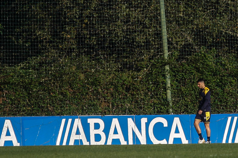 Ximo Navarro se une a las bajas de Barbero, Yeremay, Pablo Muñoz y Balenziaga en el Depor