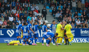 La afición apuesta por Retu y Jaime para la zaga del Depor ante la baja de Martínez