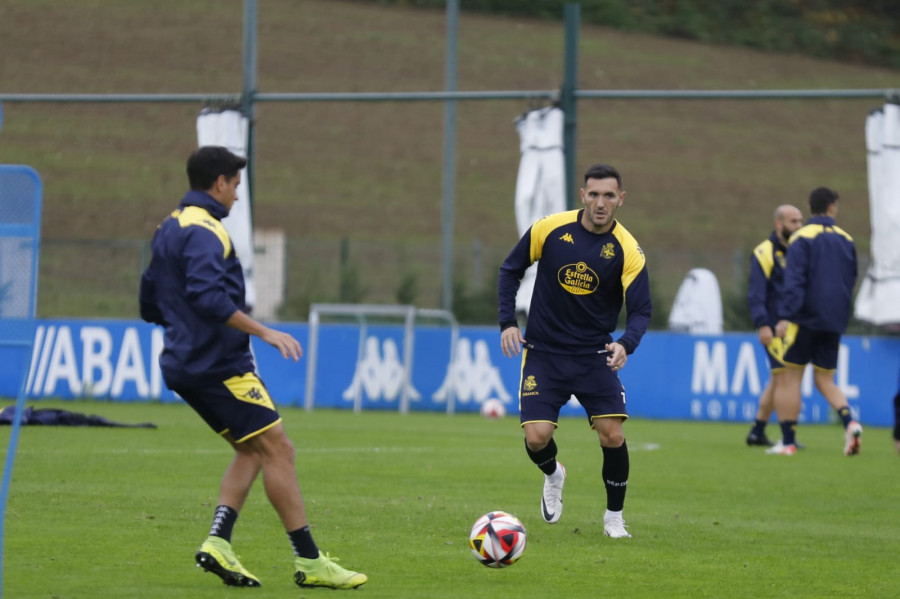 Lucas Pérez se ejercita con normalidad y estará ante el Sabadell