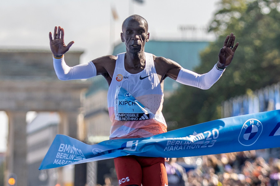 El atleta Kipchoge llega a Oviedo para recibir el Princesa de Asturias de los Deportes