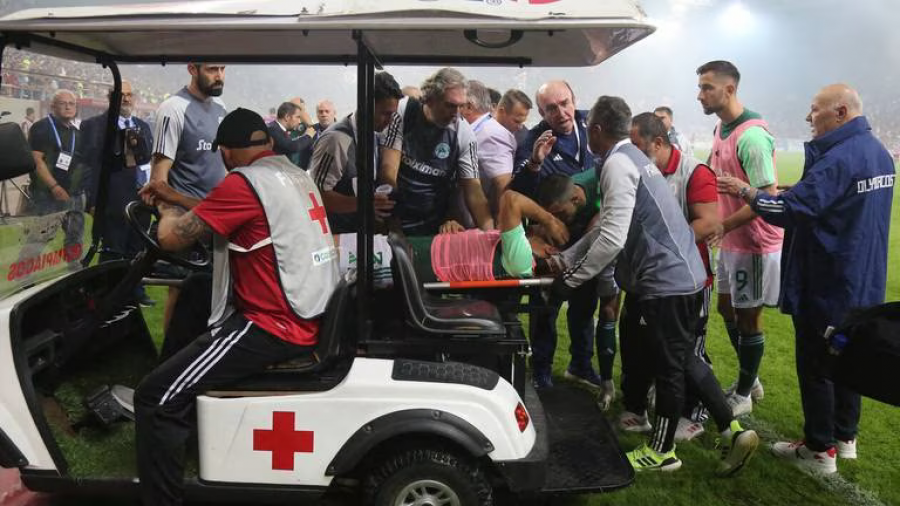 Juankar sufre una pérdida auditiva tras tirarle un petardo en el derbi griego