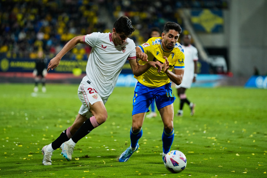 El Sevilla evita el desastre ante el Cádiz (2-2)