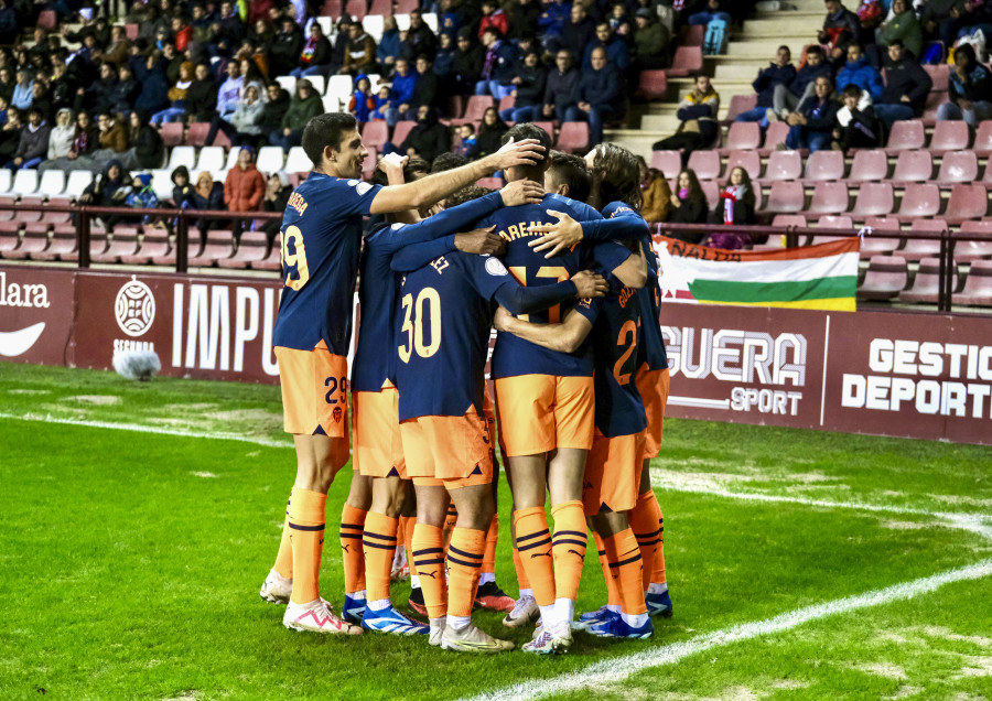 El Valencia supera a un combativo Logroñés con dos "chispazos" (0-2)