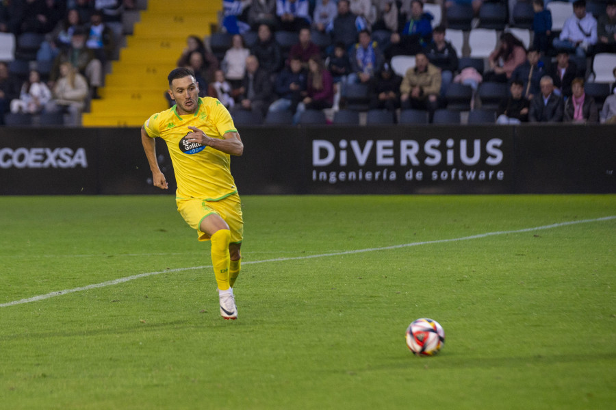 Lucas Pérez: “A raíz del primer gol  nos venimos abajo y con el segundo  ya fuimos a remolque”