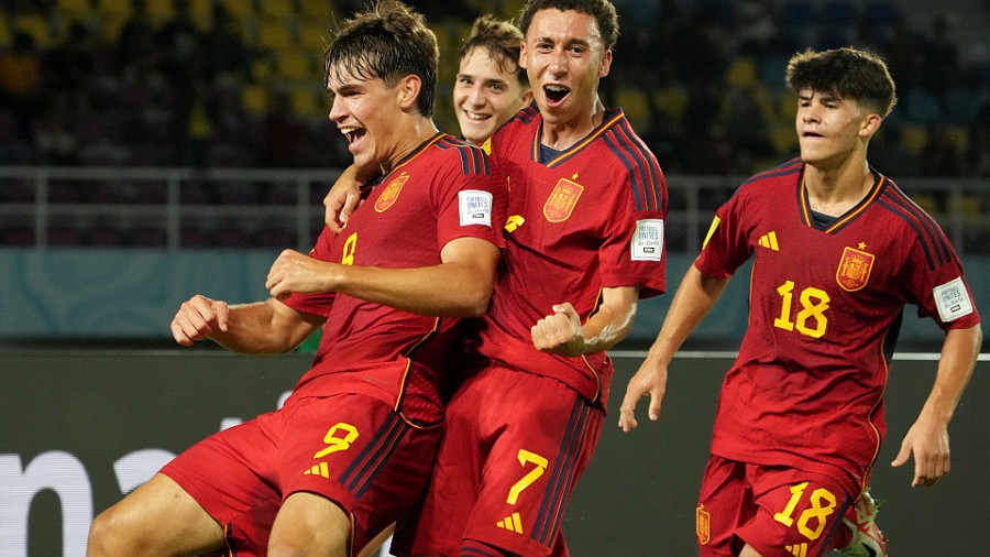 La sub-17 debuta en el Mundial con una plácida victoria frente a Canadá (2-0)