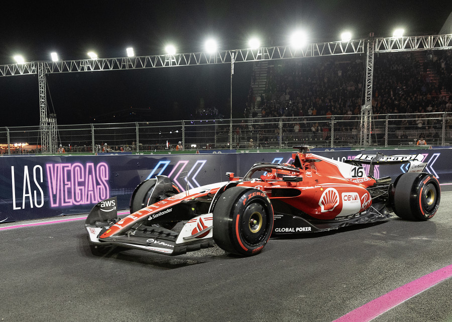 Ferrari, con Charles Leclerc a la cabeza, manda en unos atípicos libres de 90 minutos