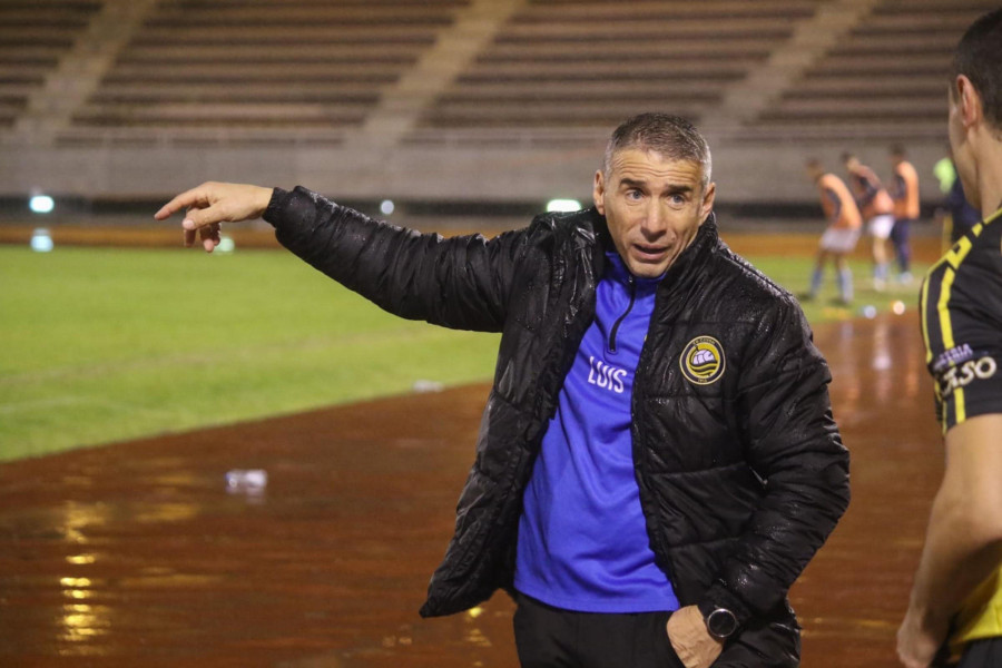 Luis Fernández: "Los colores se llevan dentro y lo del Depor es una barbaridad"