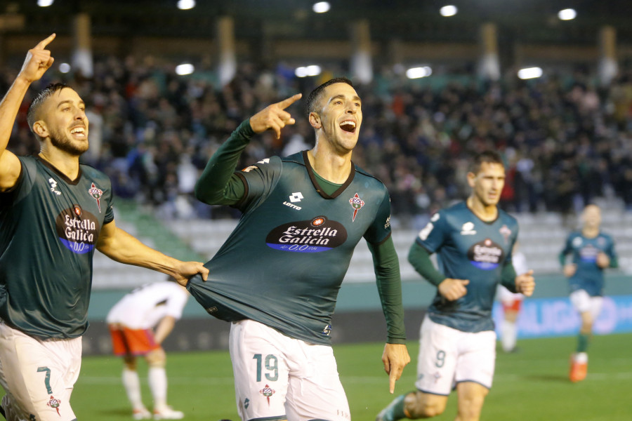 El Racing de Ferrol reina en la locura (5-4)