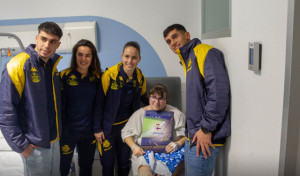 El Hospital Quirónsalud de A Coruña recibe la visita de los jugadores del Deportivo