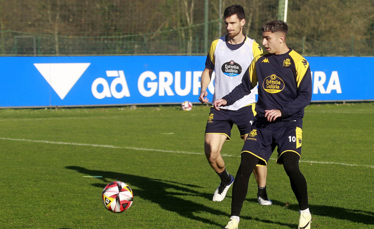 Vuelta al trabajo del Depor, pendientes de los laterales y de las alas