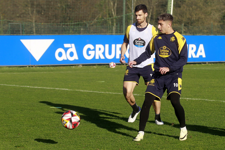 Vuelta al trabajo del Depor, pendientes de los laterales y de las alas