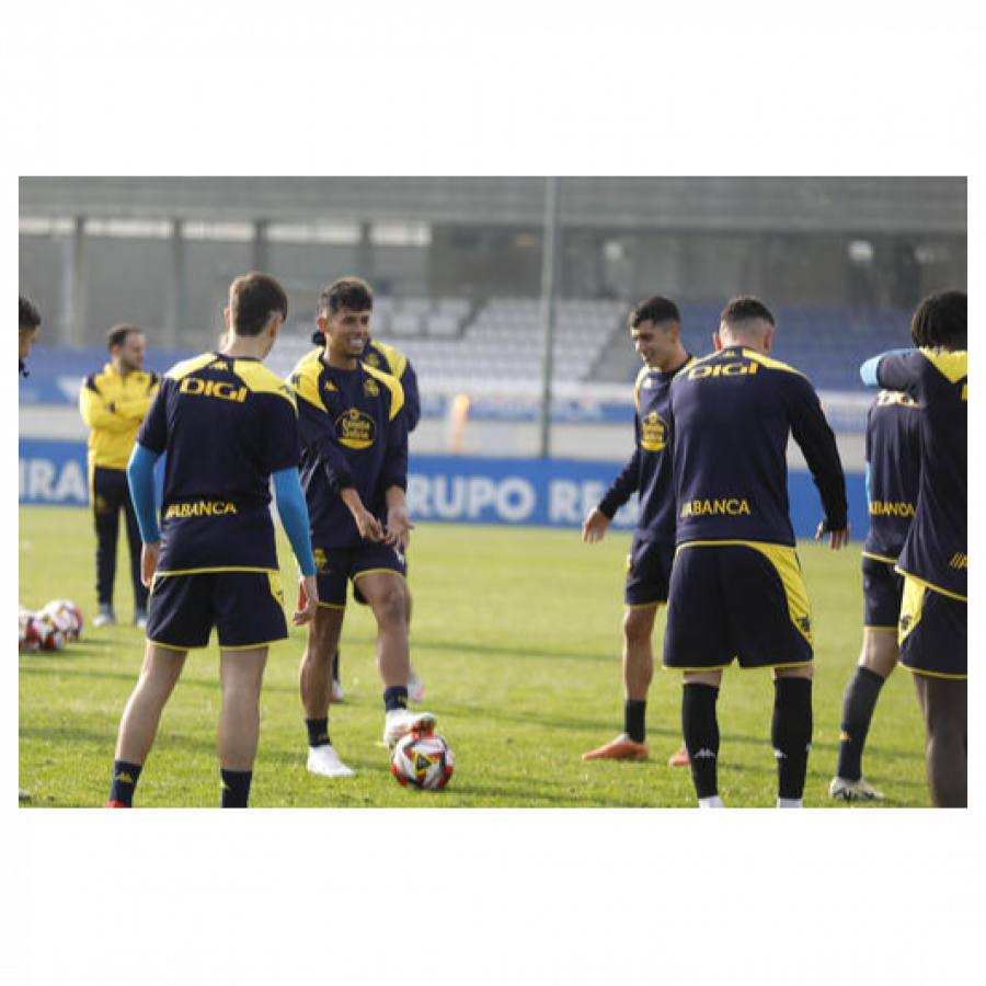 Todo el plantel del Depor se ejercita en la primera sesión semanal antes de medirse al Tarazona