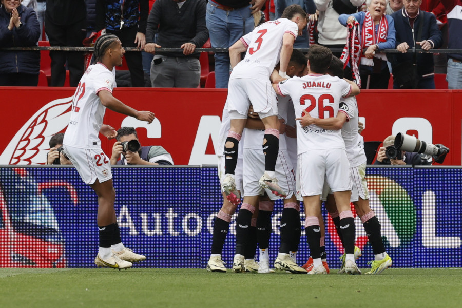 El Sevilla sigue al alza y la Real Sociedad continúa deprimida (3-2)