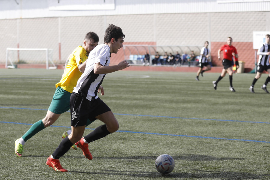 El Victoria se pega un tiro en el pie tras caer en A Grela frente al colista