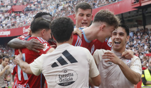 El Celta asalta el Sánchez-Pizjuán en el debut de Claudio Giráldez (1-2)