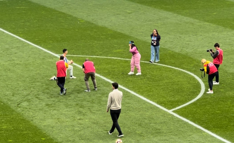 Zulay y Javier, la pedida de mano que enternece Riazor