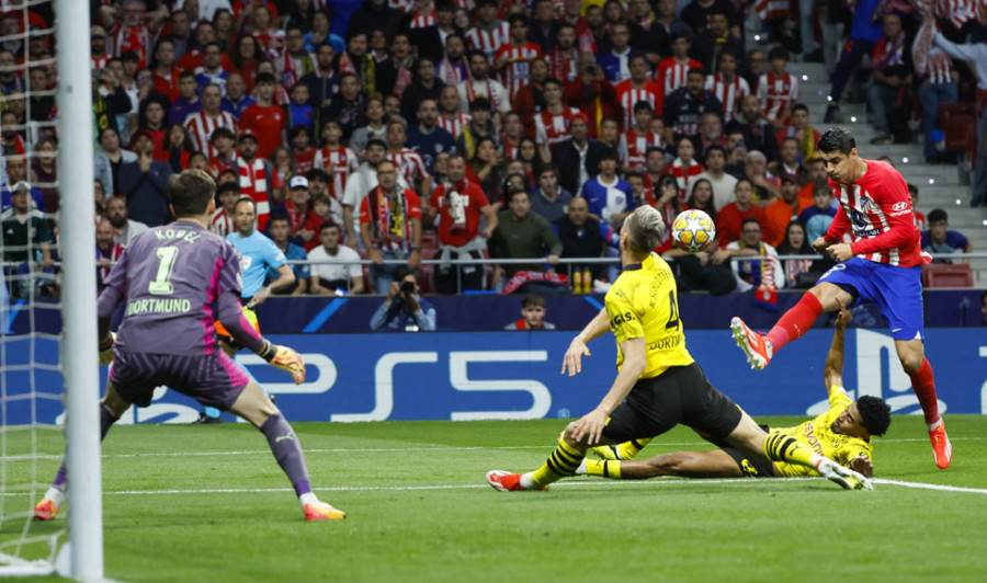 El Atlético vence en la ida al Borussia Dortmund  ( 2-1 )