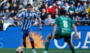 Dos córners mal defendidos frenan el acelerón del Depor (2-2)