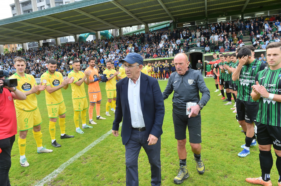 Javier Irureta recibió el tributo del Sestao en los prolegómenos