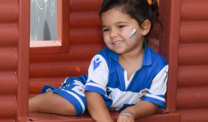 Fiesta blanquiazul en la Escuela Infantil Municipal de Los Rosales con la Fundación ADCOR