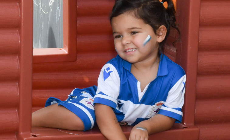 Fiesta blanquiazul en la Escuela Infantil Municipal de Los Rosales con la Fundación ADCOR